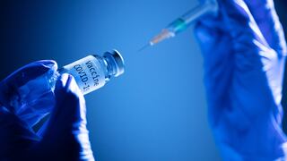 COVID-19: vacunas de Pfizer y Moderna podrían empezarse a aplicar en EE.UU. este año