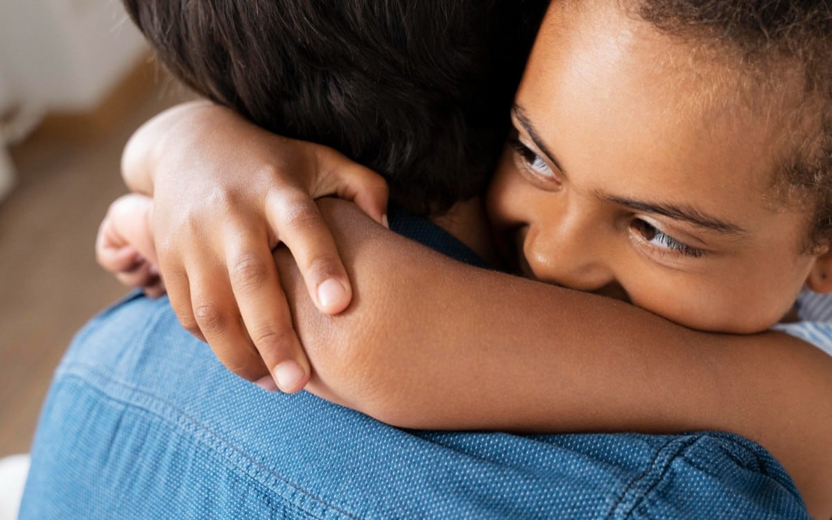 La administración del presidente Donald Trump puso en marcha una ampliación de la prohibición de viajes, una medida que ahora incluye la suspensión de visas vinculadas a procesos de adopción para ciudadanos de 39 países. (Foto referencial: Freepik)