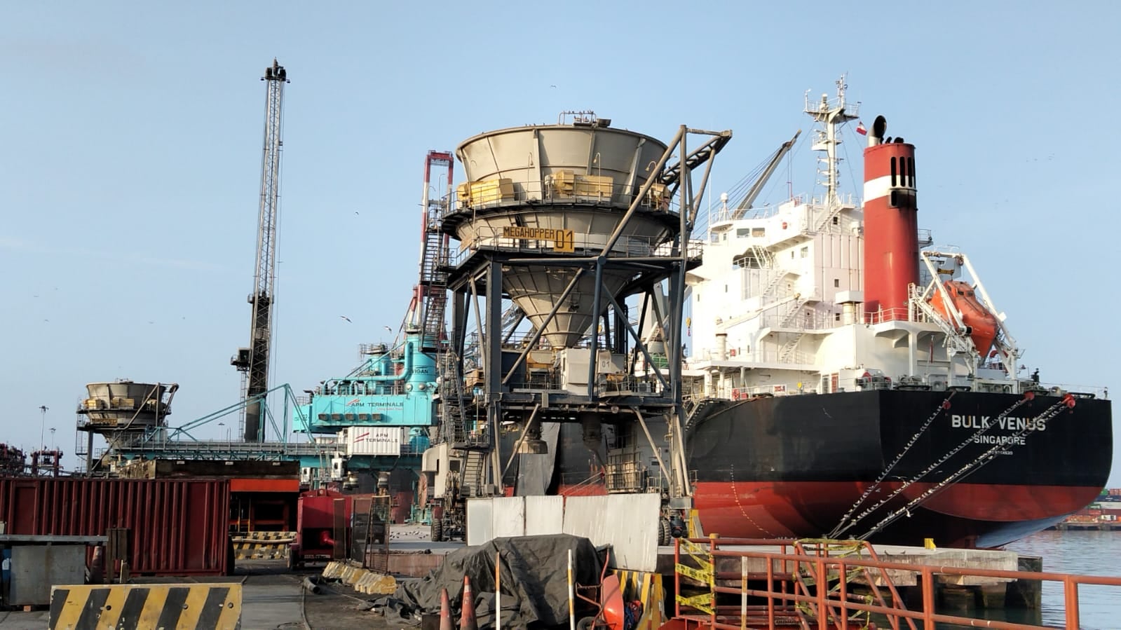 El Muelle Norte del puerto del Callao concretó la descarga de más de 60,000 toneladas métricas de maíz en una sola operación. (Foto: APM Terminal)