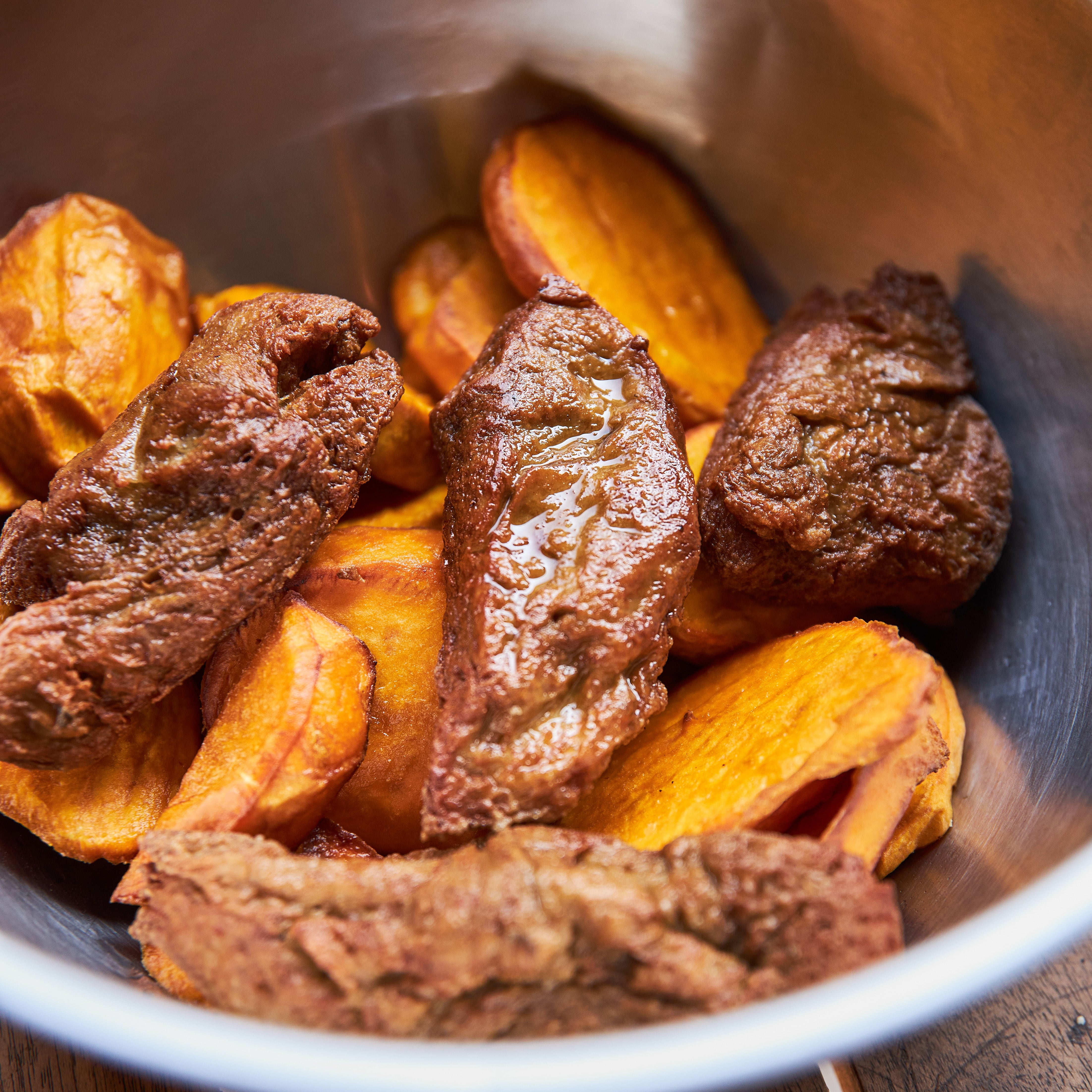 Chicharrón vegano, hecho a base de proteína vegetal. (Foto: La Recontra)