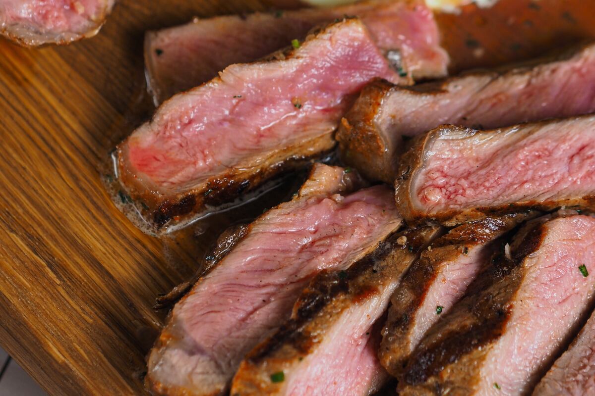 Las diferencias en el consumo de carne en ambos sexos tendían a ser mayores en los países con mayores niveles de igualdad de género y desarrollo social y económico. (Foto: Pexels/Nadin Sh)