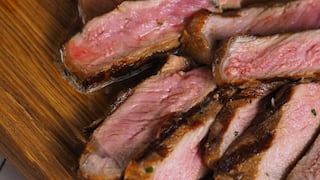 Hombres de países ricos y con igualdad de género comen más carne que las mujeres