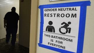 Trump revoca directiva de Obama sobre uso de baños por estudiantes transgénero