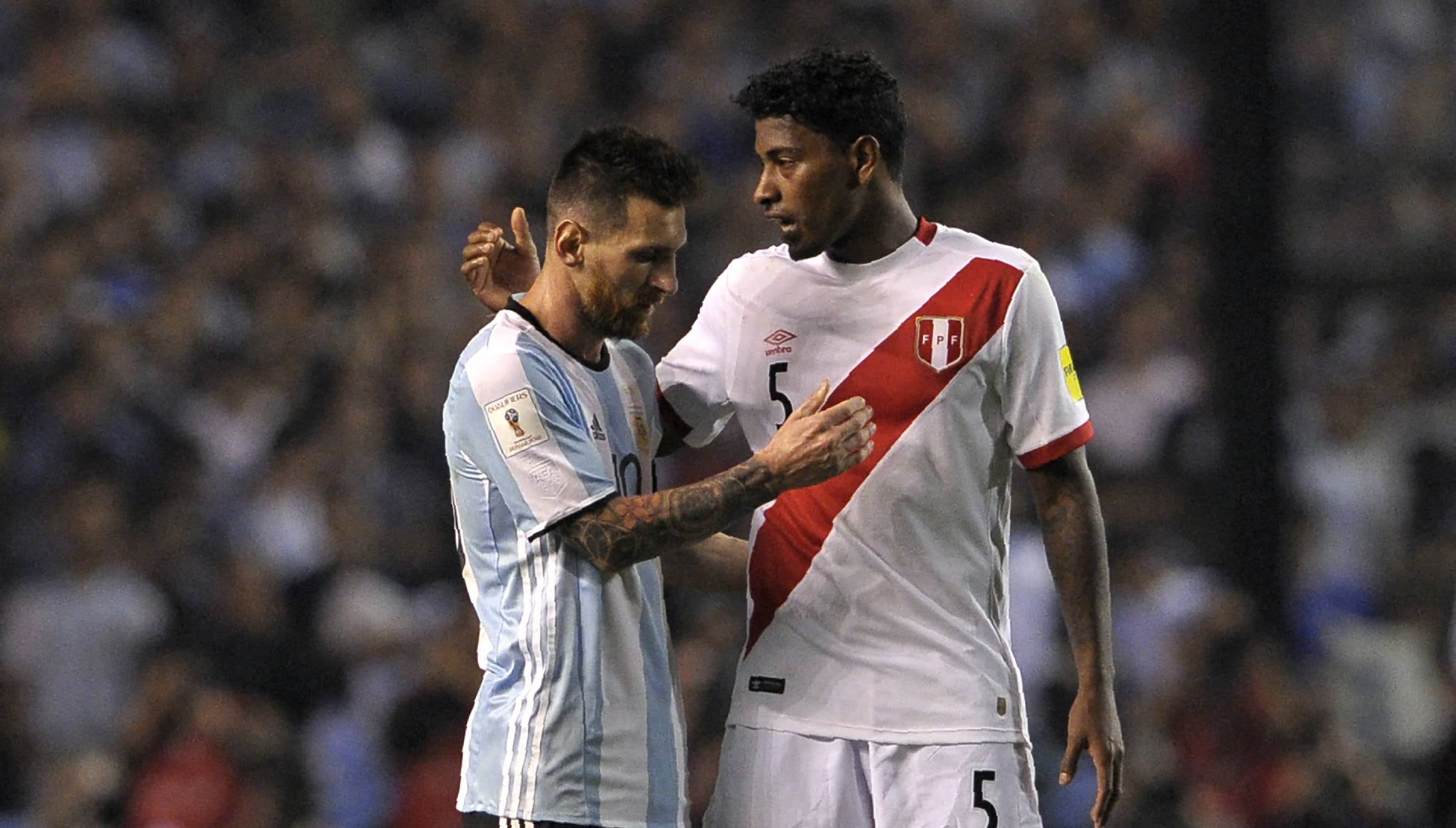 Lista de canales de televisión y plataformas streaming para ver Argentina vs. Perú este martes 19 de noviembre por la jornada 12 de las Eliminatorias Sudamericanas rumbo a la Copa del Mundo 2026 desde el estadio La Bombonera de Buenos Aires. (Foto: Alejandro PAGNI / AFP)