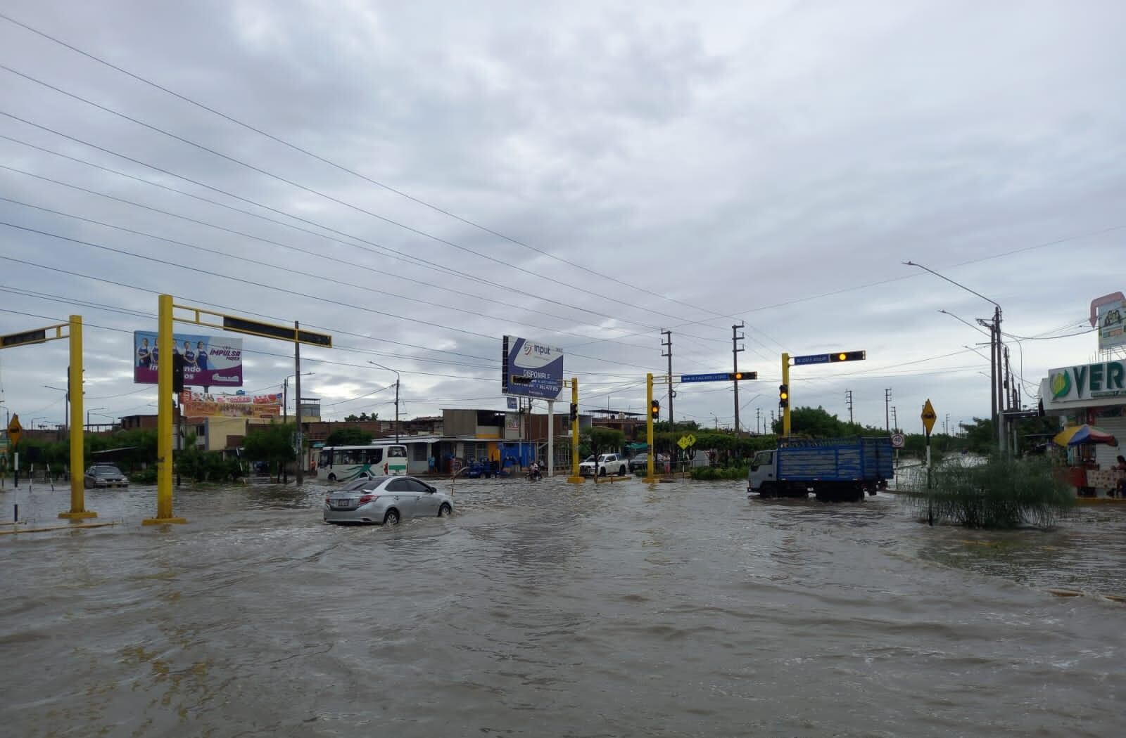 Gobierno declaró el estado de emergencia en 50 distritos que pertenecen a 13 regiones debido a fuertes lluvias. (Foto: GEC). (Foto: Senamhi)