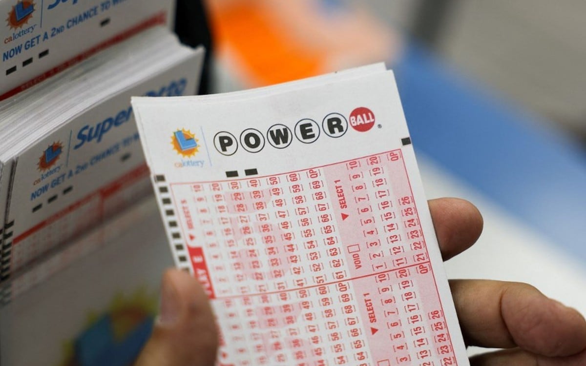 El sorteo de Powerball de este lunes ofrece un premio mayor estimado en US$ 1.600 millones tras quedar vacante el jackpot del sábado. (Foto: AFP)