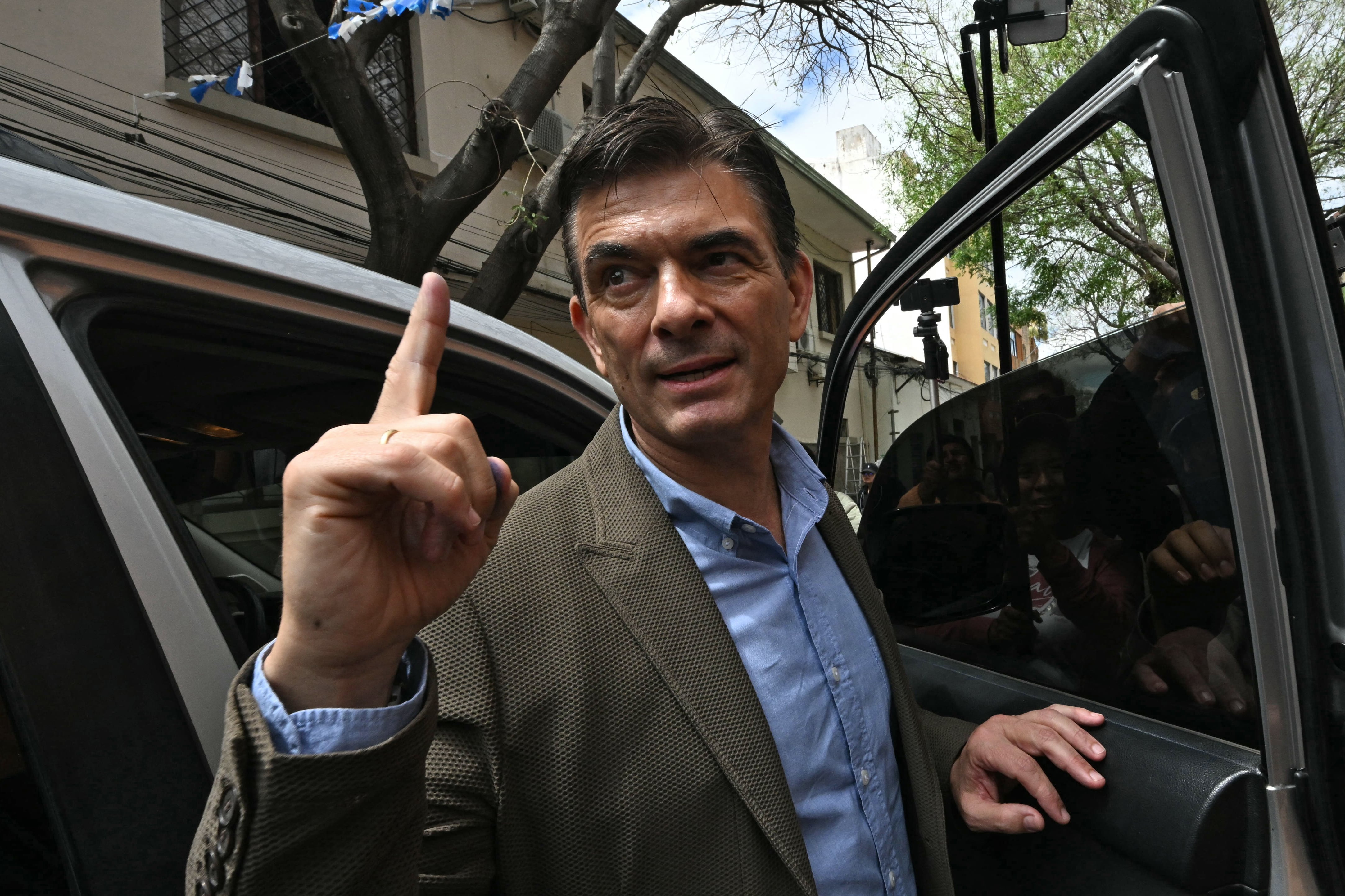 El candidato presidencial de Bolivia por el Partido Demócrata Cristiano (PDC), Rodrigo Paz encabeza el conteo rápido. (Foto de AIZAR RALDES / AFP).