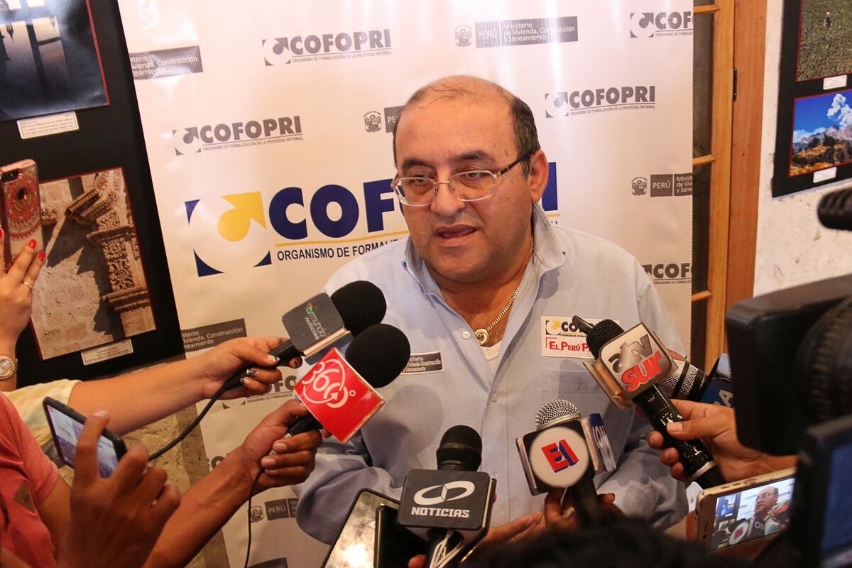 César Figueredo rechazó la versión de Yaziré Pinedo y advirtió que la demandará si no se rectifica (Cofopri).