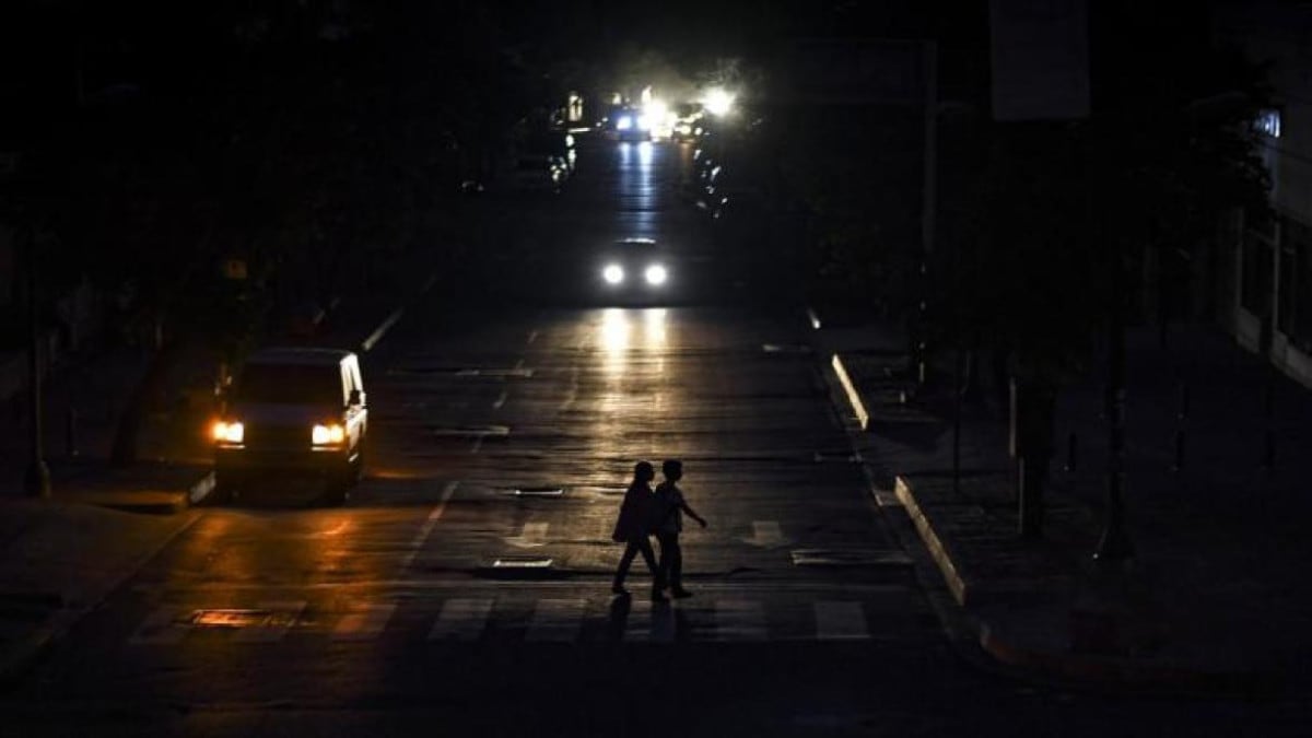 Ecuador anuncia apagón nacional por “mantenimientos” en el sistema eléctrico (Foto de EFE)