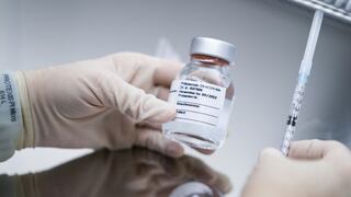 Baja dosis podría ser causa de baja eficacia de vacuna de CureVac, afirma líder de estudio