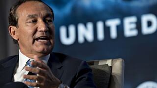 CEO de United Airlines ya no liderará el directorio tras escándalo con pasajero