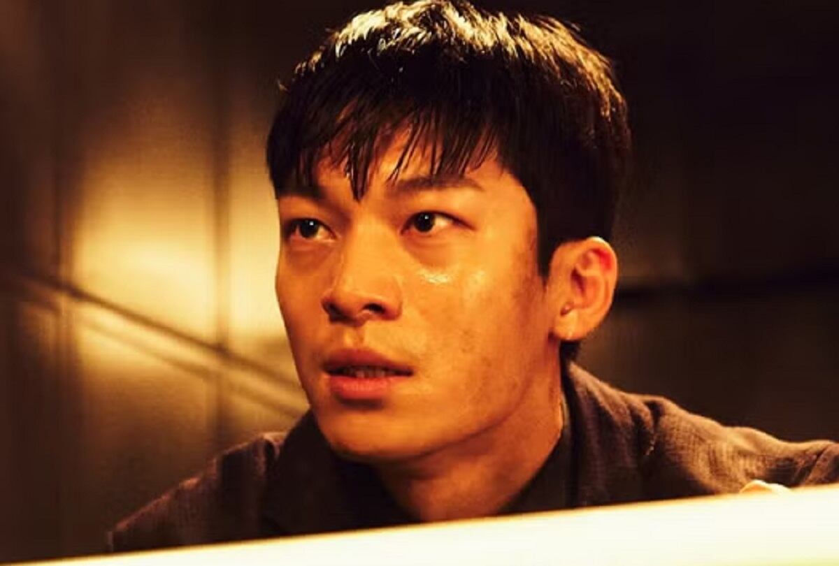 El detective Hwang Jun-ho (Wi Ha-joon) sobrevivió gracias al capitán Park en la temporada 2 de "El juego del calamar" (Foto: Netflix)