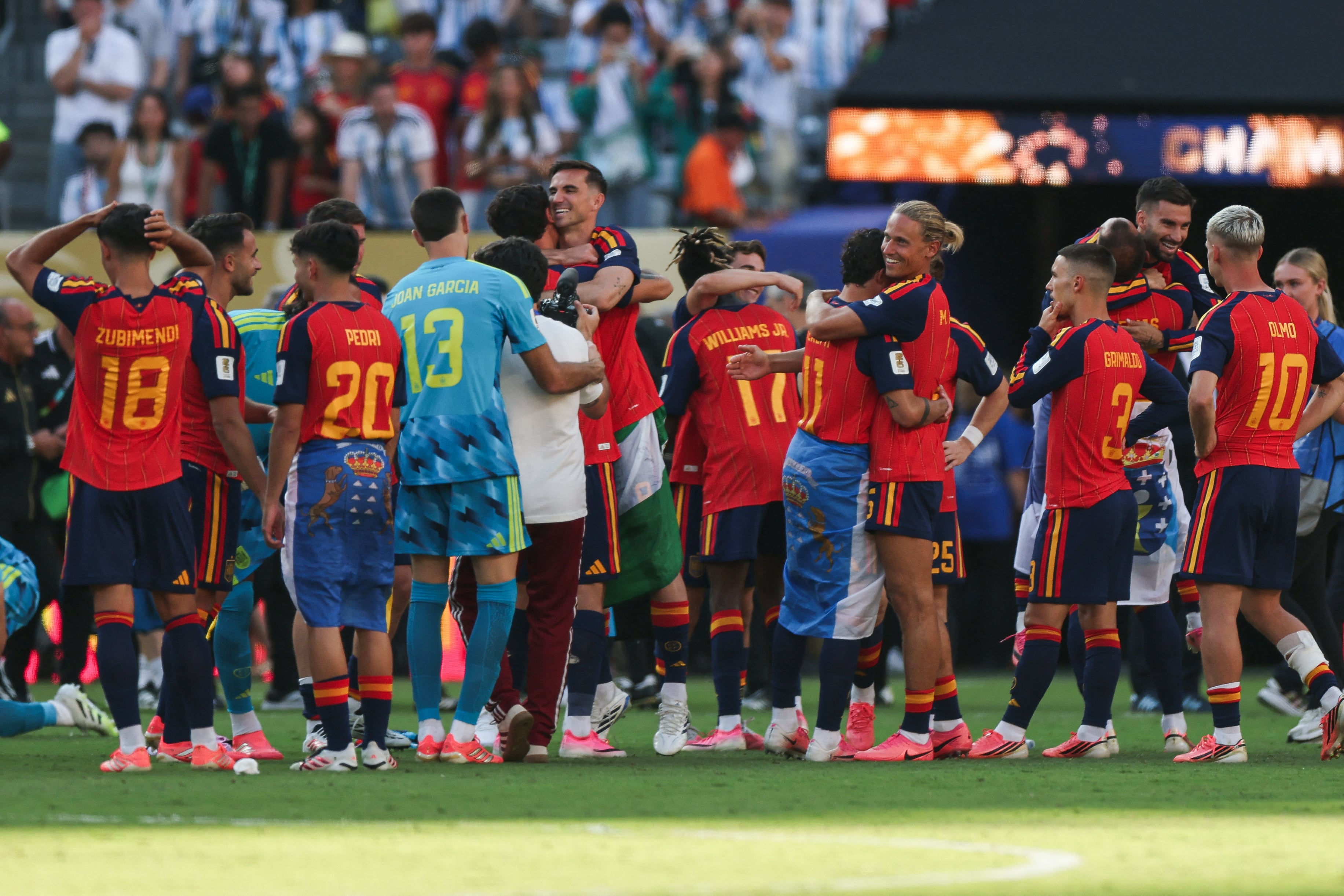 Spain's players celebrate after winning the 2026 World Cup football tournament final match between Spain and Argentina at the New York/New Jersey Stadium in East Rutherford on July 19, 2026. (Photo by PATRICIA DE MELO MOREIRA / AFP)