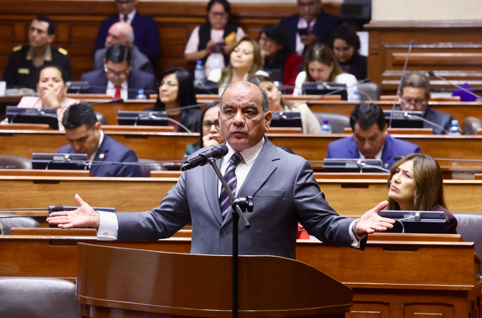 La moción fue presentada con el respaldo de diputados de Juntos por el Perú, Obras y Buen Gobierno, y requiere al menos 66 votos para su aprobación. (Foto: Congreso)