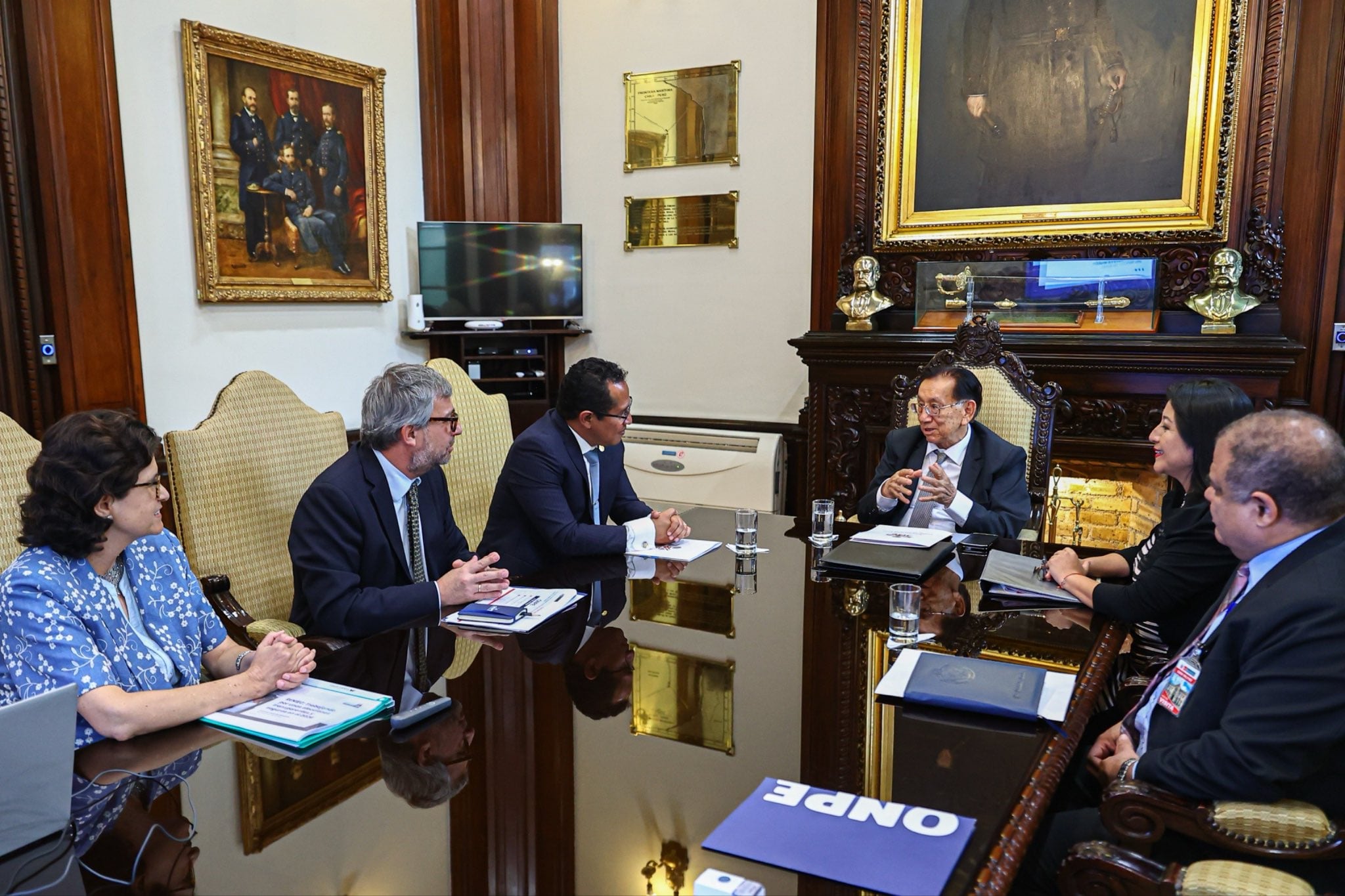Presidente y ministra de Economía se reunieron con titulares de JNE, ONPE y Reniec Foto: Presidencia.