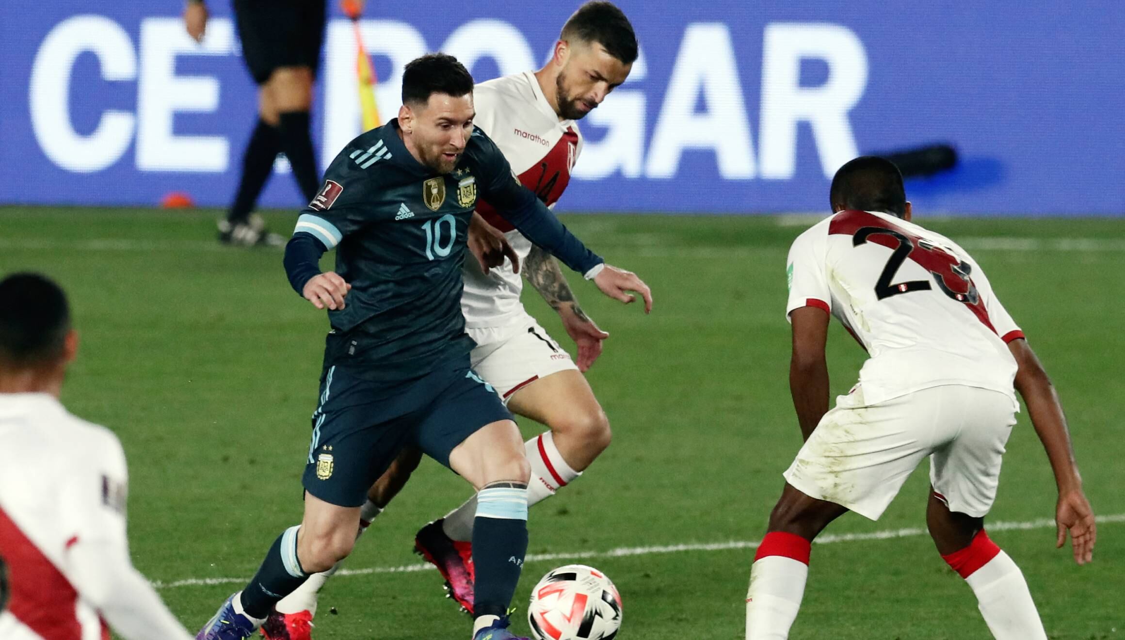 Argentina vs. Perú EN VIVO y EN DIRECTO vía TyC Sports, Telefé y América TV este martes 19 de noviembre por la jornada 12 de las Eliminatorias al Mundial 2026 desde el estadio La Bombonera de Buenos Aires. (Foto: ALEJANDRO PAGNI / AFP)