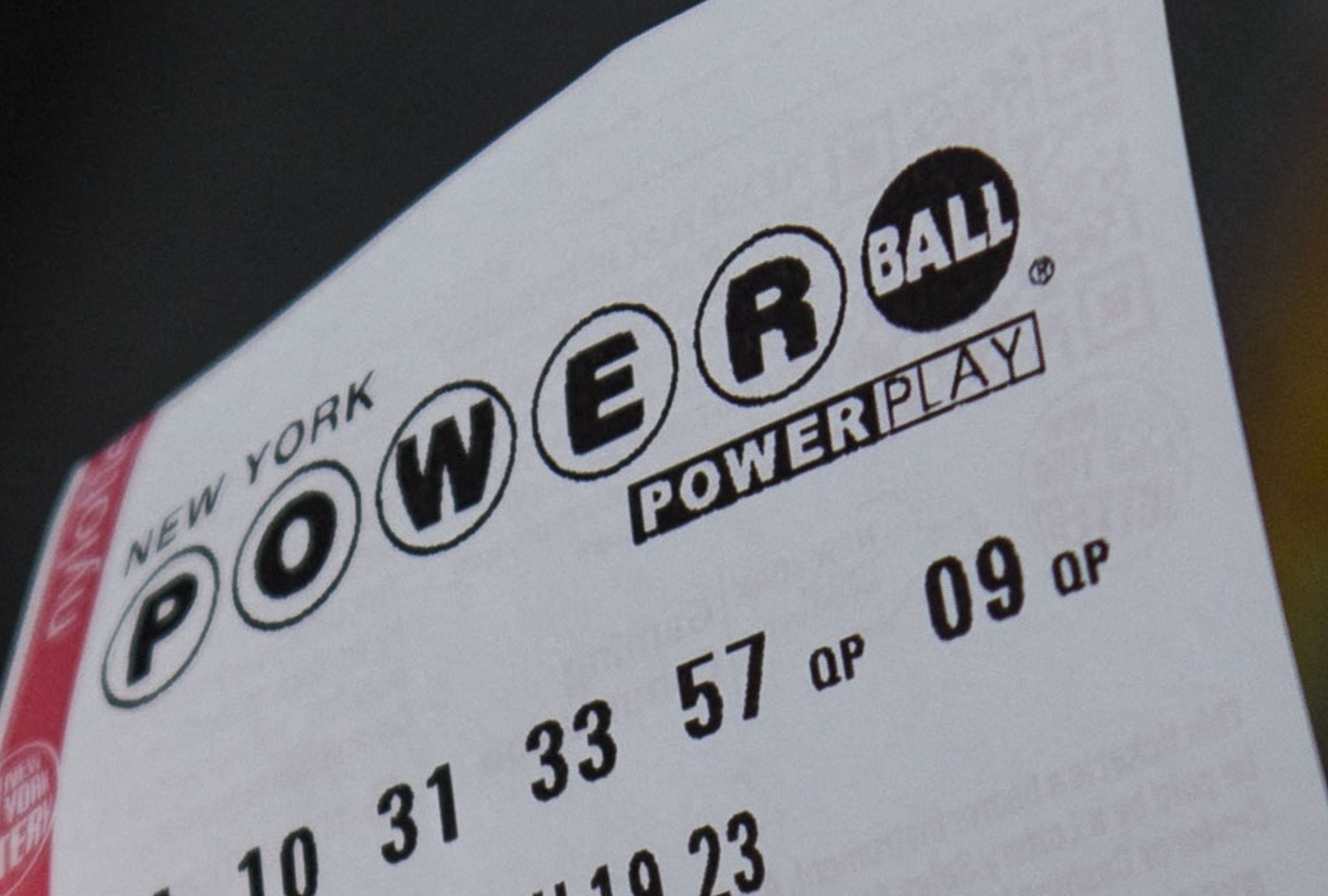 Revisa esta nota para que descubras quién ganó el Powerball hoy, miércoles 7 de enero, en EE.UU. (Foto: ANGELA WEISS / AFP)