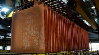 Chile celebra precio histórico del cobre pero avisa de riesgos en oferta