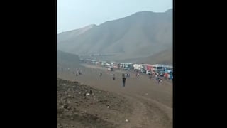 Áncash: vehículos varados en la Panamericana Norte por huaico en Huarmey