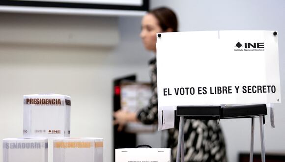 Las urnas para presidente, senadores y diputados que se utilizarán en las próximas elecciones del 2 de junio se muestran en Guadalajara, estado de Jalisco, México, el 24 de mayo de 2024. (Foto de ULISES RUIZ / AE / AFP)