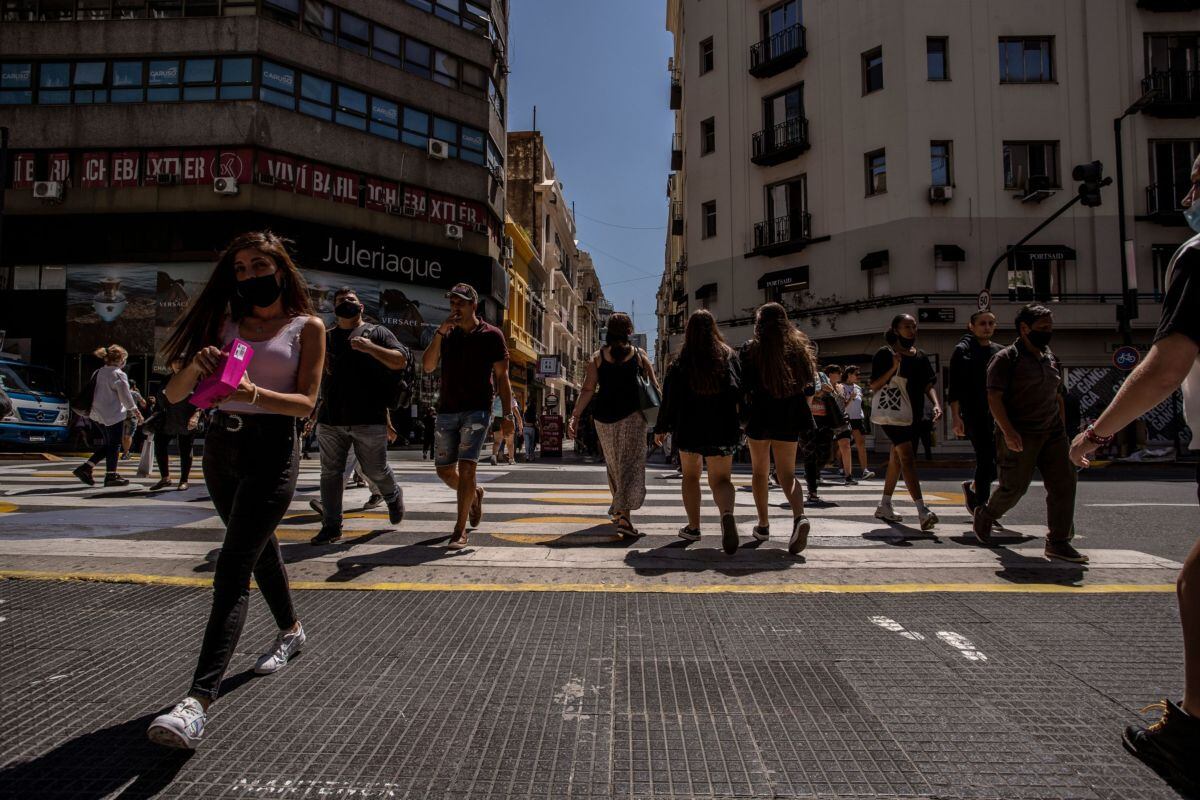 Calle Florida, una de las zonas más populares de Buenos Aires para realizar compras y cambiar divisas. A minutos de Av. Corrientes y el Obelisco. (Foto: Bloomberg)