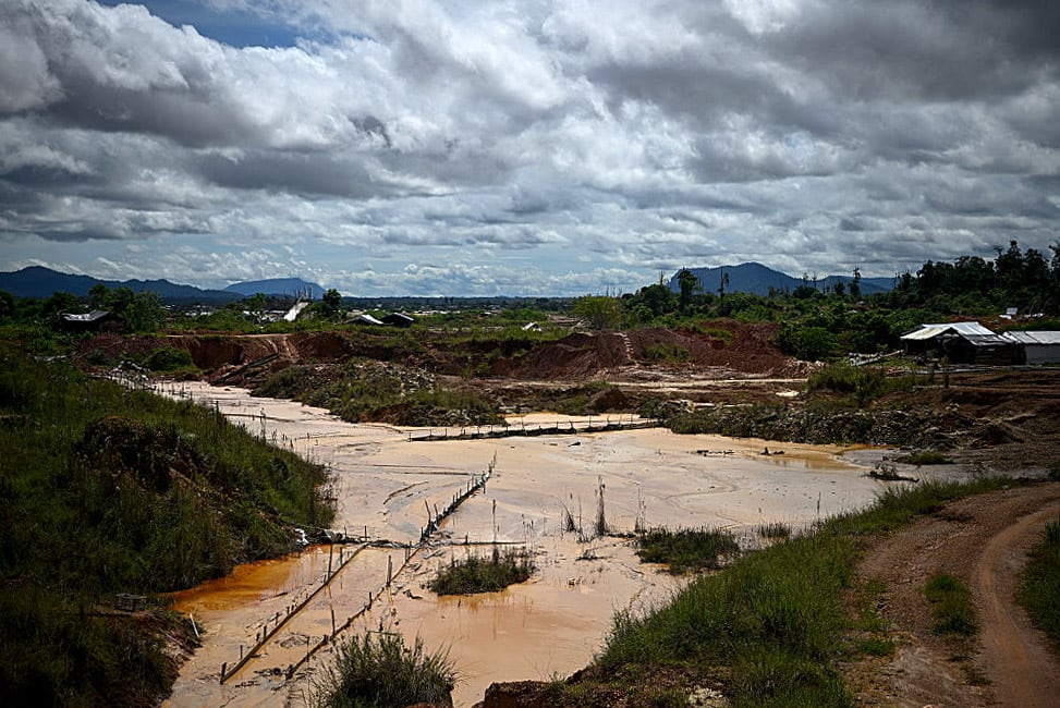 Una mina de oro artesanal en Las Brisas de Cuyuni, cerca del pueblo de Las Claritas, estado Bolívar, Venezuela, 11 de junio. Fotógrafo: Federico Parra/AFP/Getty Images