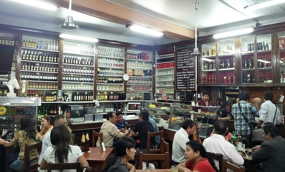 El tradicional Queirolo del Centro de Lima cambia de nombre tras más de un siglo. (Foto: Cangrejo Negro)
