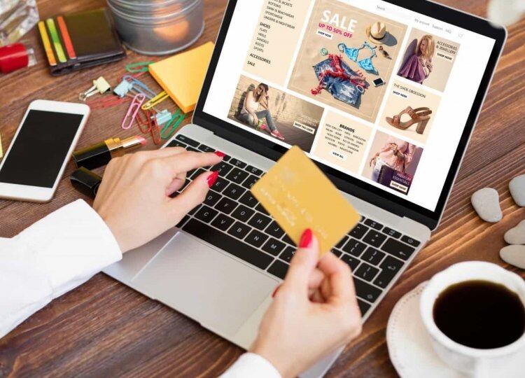 Los medios de pago más usados por los peruanos son las tarjetas de débito en un 57%, los que cancelan en efectivo un 49% y los que utilizan tarjeta de crédito un 36% según Mediabrands Perú.