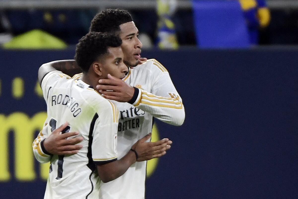 Real Madrid venció 4-2 al Napoli y mantiene el invicto en la Champions League