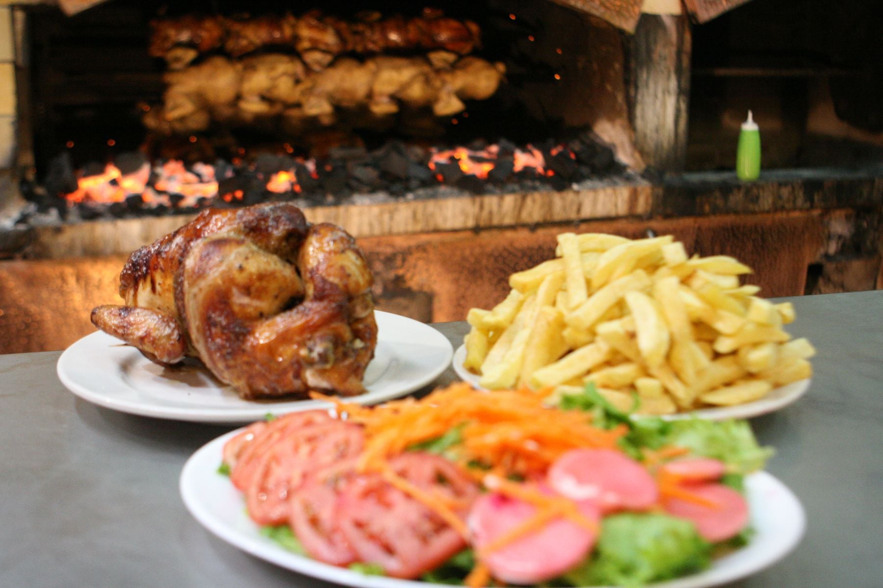 El Indecopi informó que 563 pollerías han registrado sus marcas para diferenciarse en el mercado gastronómico. (Imagen: Andina)