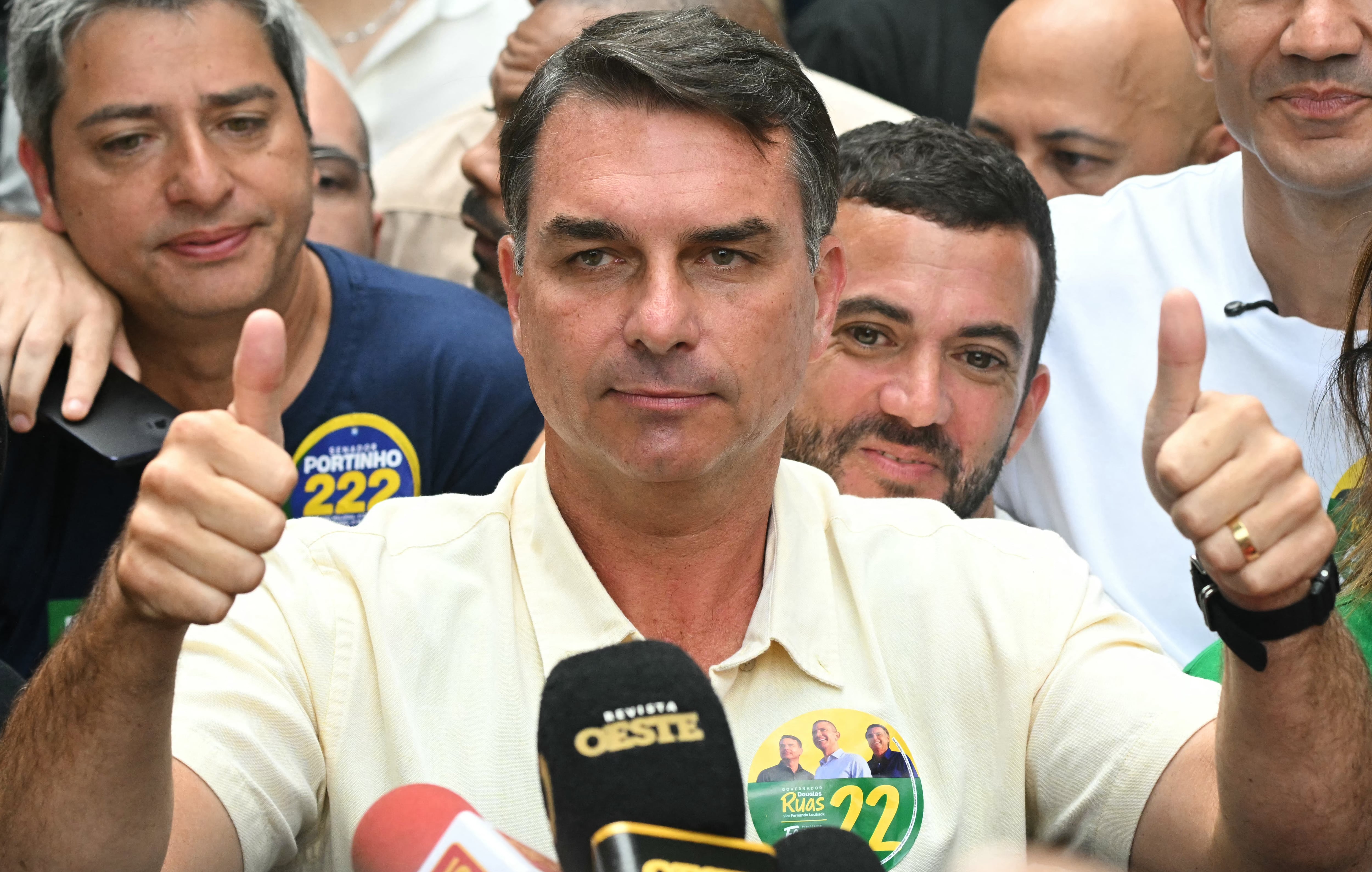 Flávio Bolsonaro arranca por delante de Lula con los primeros datos del escrutinio