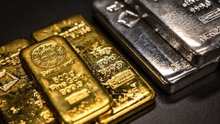 Ganancias de un año desaparecen: plata y oro amplían pérdidas tras desplome histórico de metales