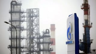 EE.UU. autoriza temporalmente la compra de petróleo ruso para moderar el alza de precios