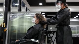 La nueva realidad que afrontan las peluquerías un mes después del reinicio de sus operaciones