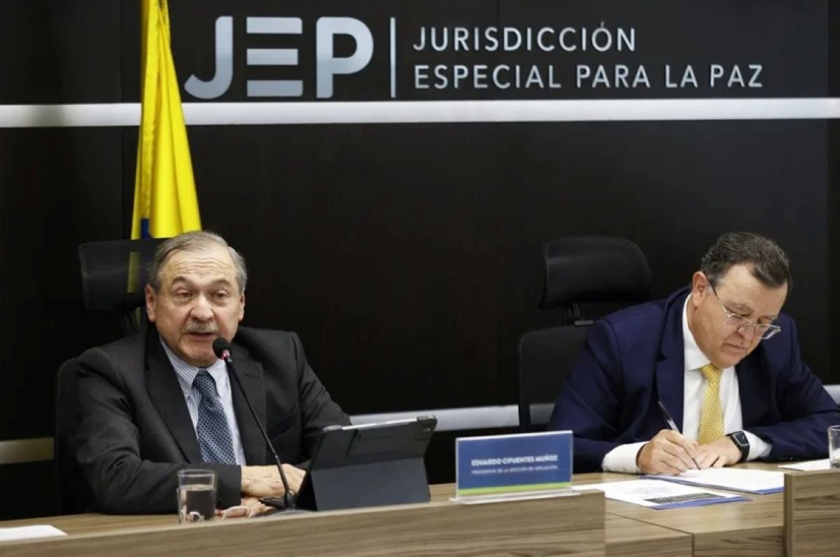 La JEP confirmó las primeras sentencias definitivas contra exjefes de las FARC y exmilitares por graves violaciones a los derechos humanos. Foto: EFE.