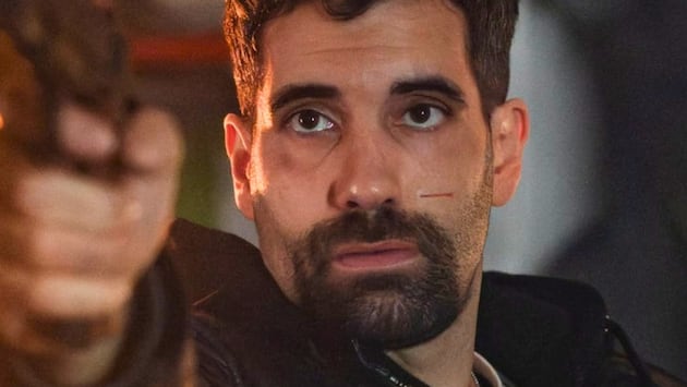 El actor Tamar Novas como Tomás en una escena de la película española de suspenso "Colisión" (Foto: Bambú Producciones / Netflix)