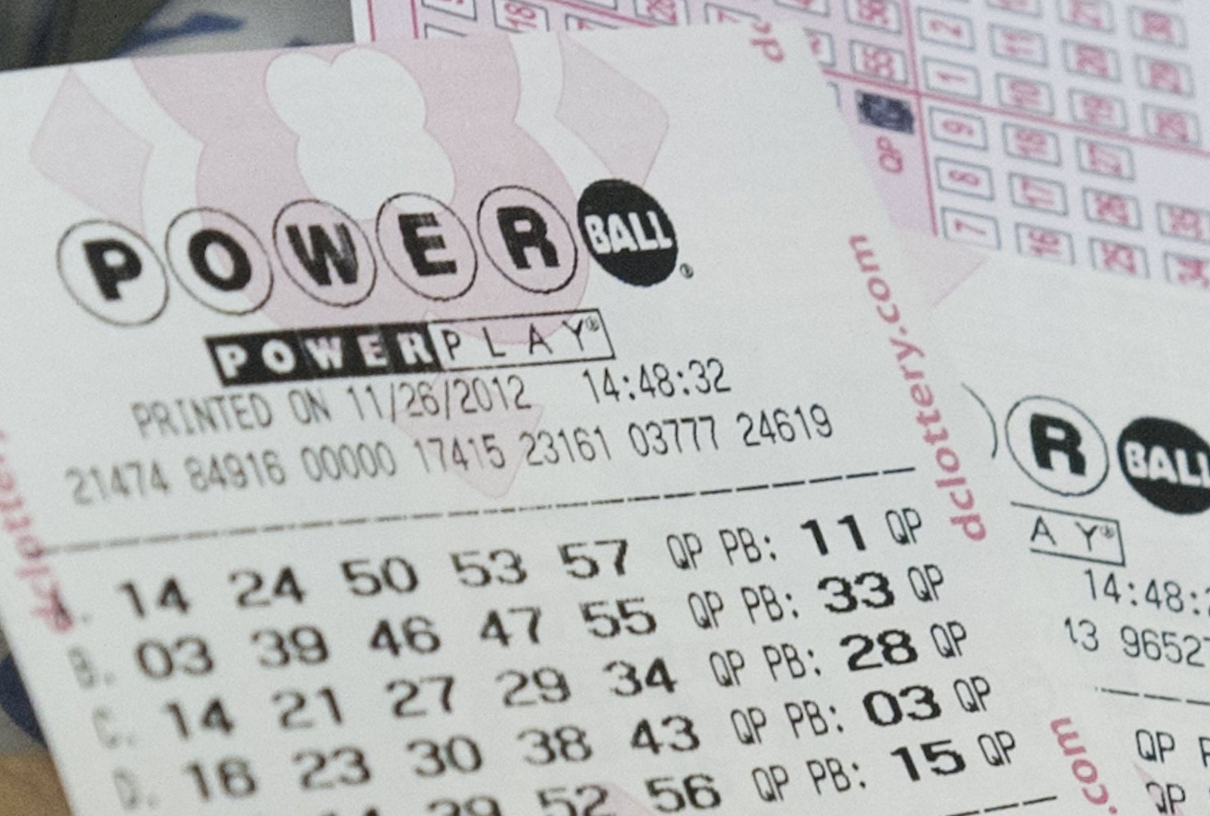Revisa esta nota para que descubras quién ganó el Powerball hoy, miércoles 8 de abril, en EE.UU. (Foto: SAUL LOEB / AFP)