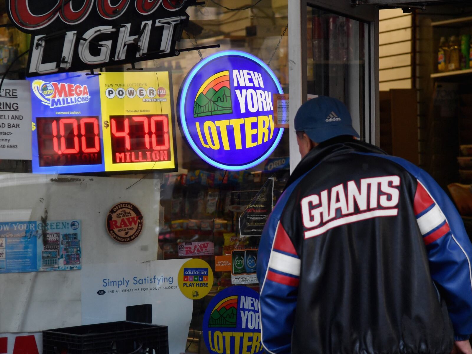 El premio mayor del Mega Millions no alcanzó a tener un ganador en el sorteo del martes 2 de enero (Foto: AFP)