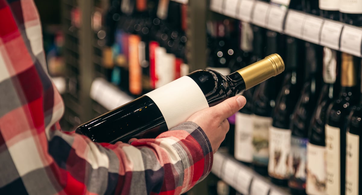 Si compras o vendes vino en algún farmers’ market de California, tienes que conocer estas nuevas normas legales (Foto: Freepik)