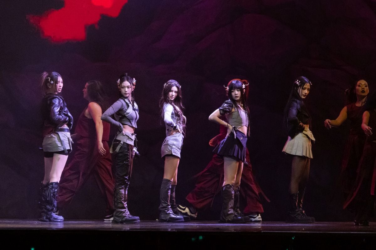 El grupo femenino de K-pop NewJeans se presenta durante la final del Campeonato Mundial de League of Legends en Seúl, Corea del Sur, el domingo 19 de noviembre de 2023. Fotógrafo: SeongJoon Cho/Bloomberg