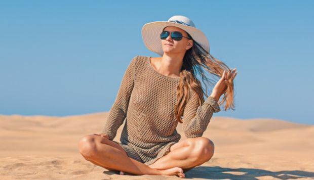 Usar lentes de sol en la playa protegen nuestros ojos de los rayos ultravioletas. (Foto: Pixabay bajo licencia CC0)