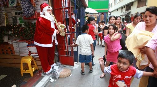 Promotores en calles y malls: las reglas laborales y municipales que marcarán la campaña navideña | Foto: Referencial