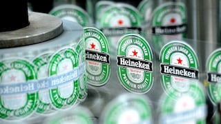 Cervecería en apuros Heineken suprimirá miles de empleos en dos años
