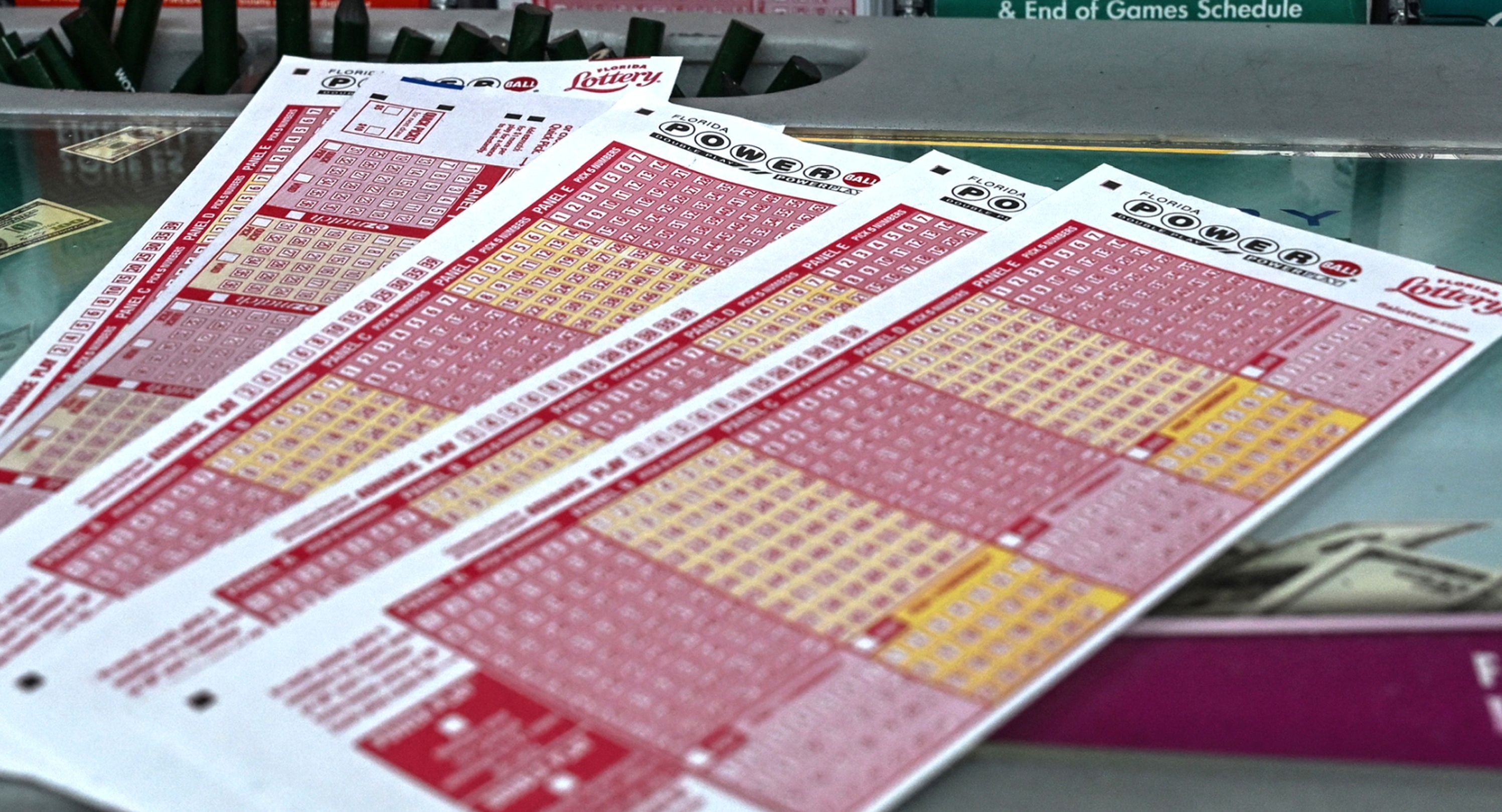 Las fechas de caducidad de los boletos del Powerball suelen variar entre 90 días y un año, dependiendo de la jurisdicción de venta. (Foto: GIORGIO VIERA / AFP)