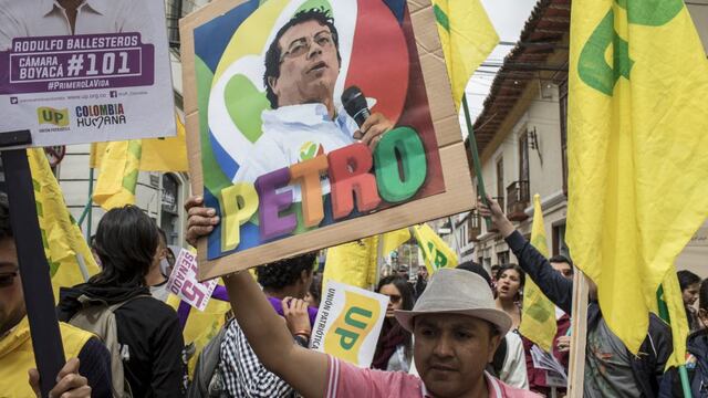 'Izquierdista duro' lidera sondeos presidenciales en Colombia