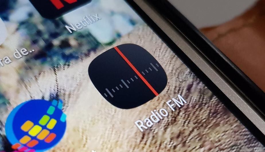 La medida, presentada por la congresista Lady Camones (APP), se sustenta bajo el argumento de garantizar información a la población en caso de emergencias como terremotos. (Foto: Peru.com)