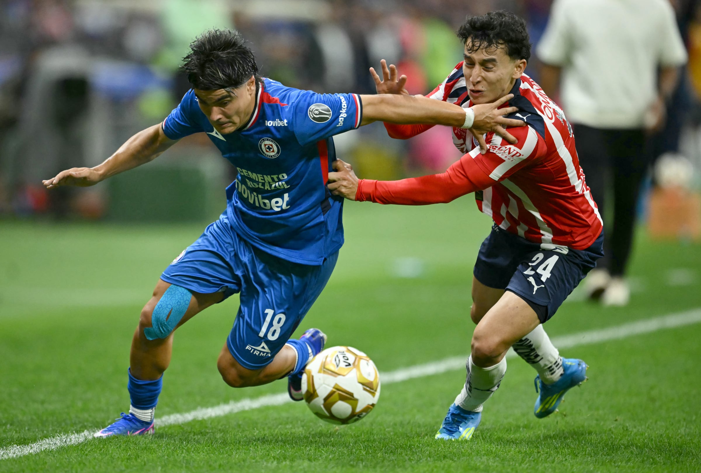 JALISCO, GUADALAJARA (MÉXICO), 16/05/2026.- Cobertura oficial de Telemundo Deportes Ahora EN VIVO ONLINE para ver el partido Chivas de Guadalajara vs. Cruz Azul este sábado 16 de mayo por la semifinal del Clausura 2026 de la Liguilla MX. FOTO DE CARL DE SOUZA PARA AFP