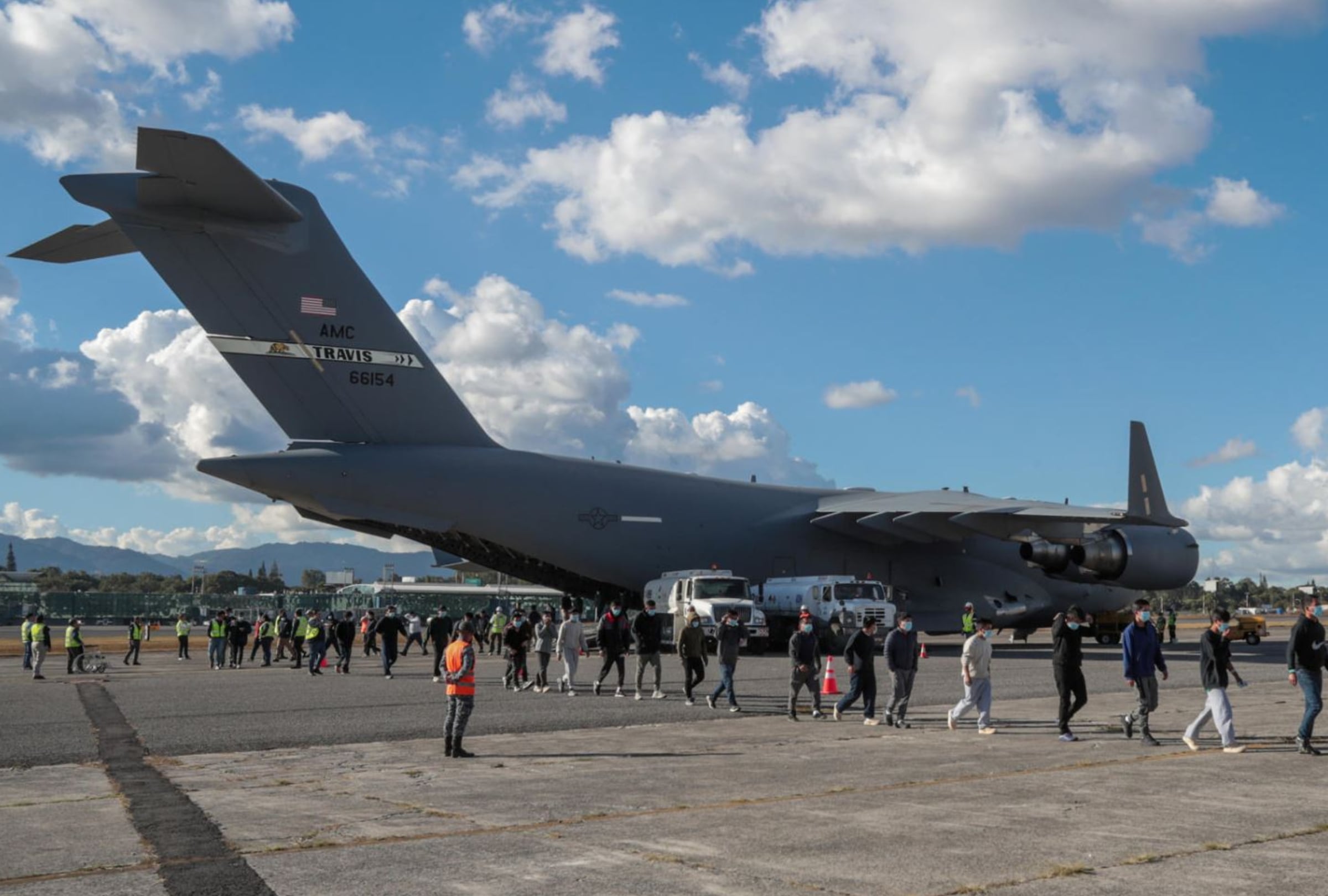 El regreso de las deportaciones a terceros países fue comandado por el Departamento de Seguridad Nacional (Foto: AFP)
