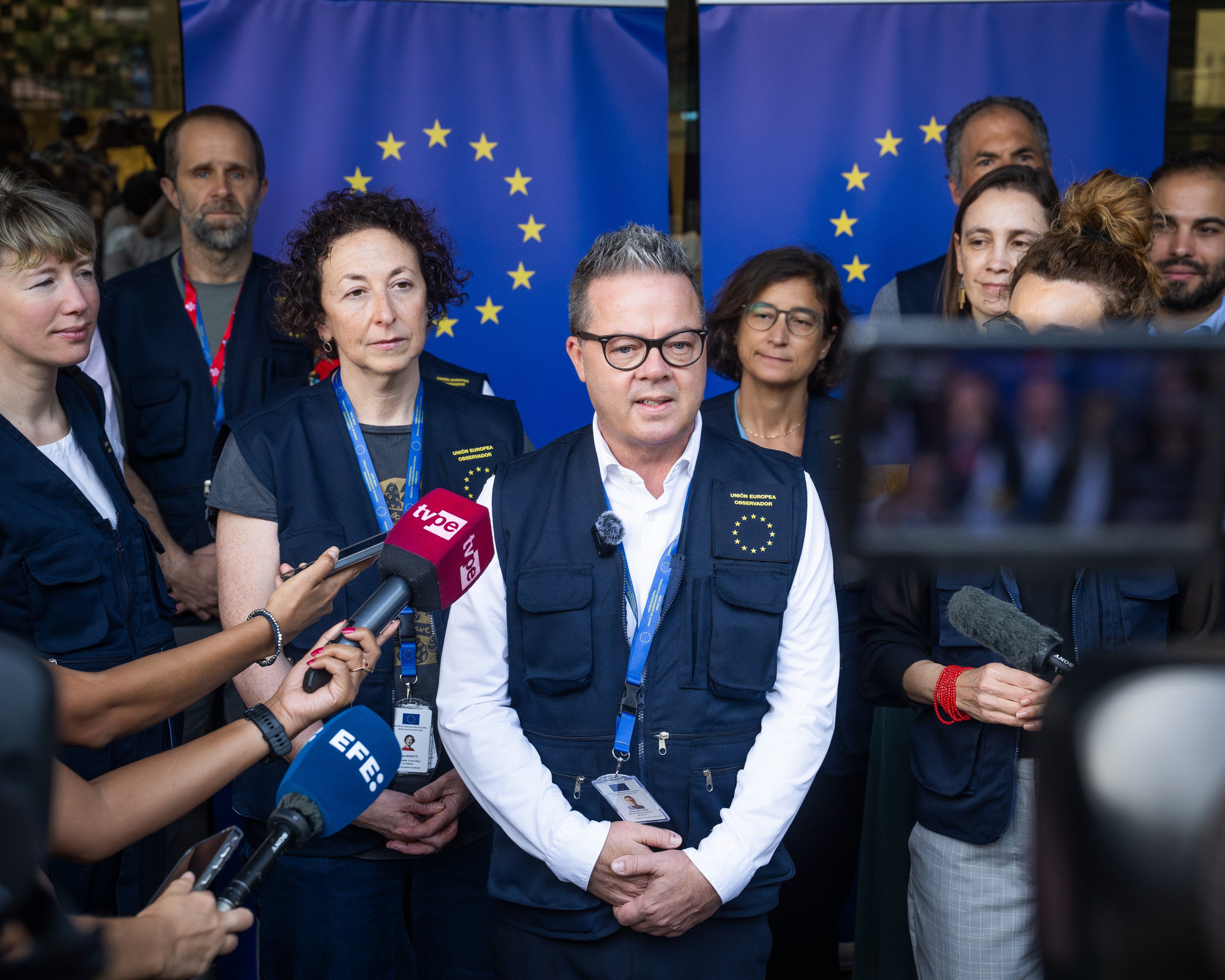 El jefe de la misión explicó que el alto número de candidatos y el gran tamaño de la cédula electoral exigen un esfuerzo adicional de la administración electoral. Foto: Moeue Perú