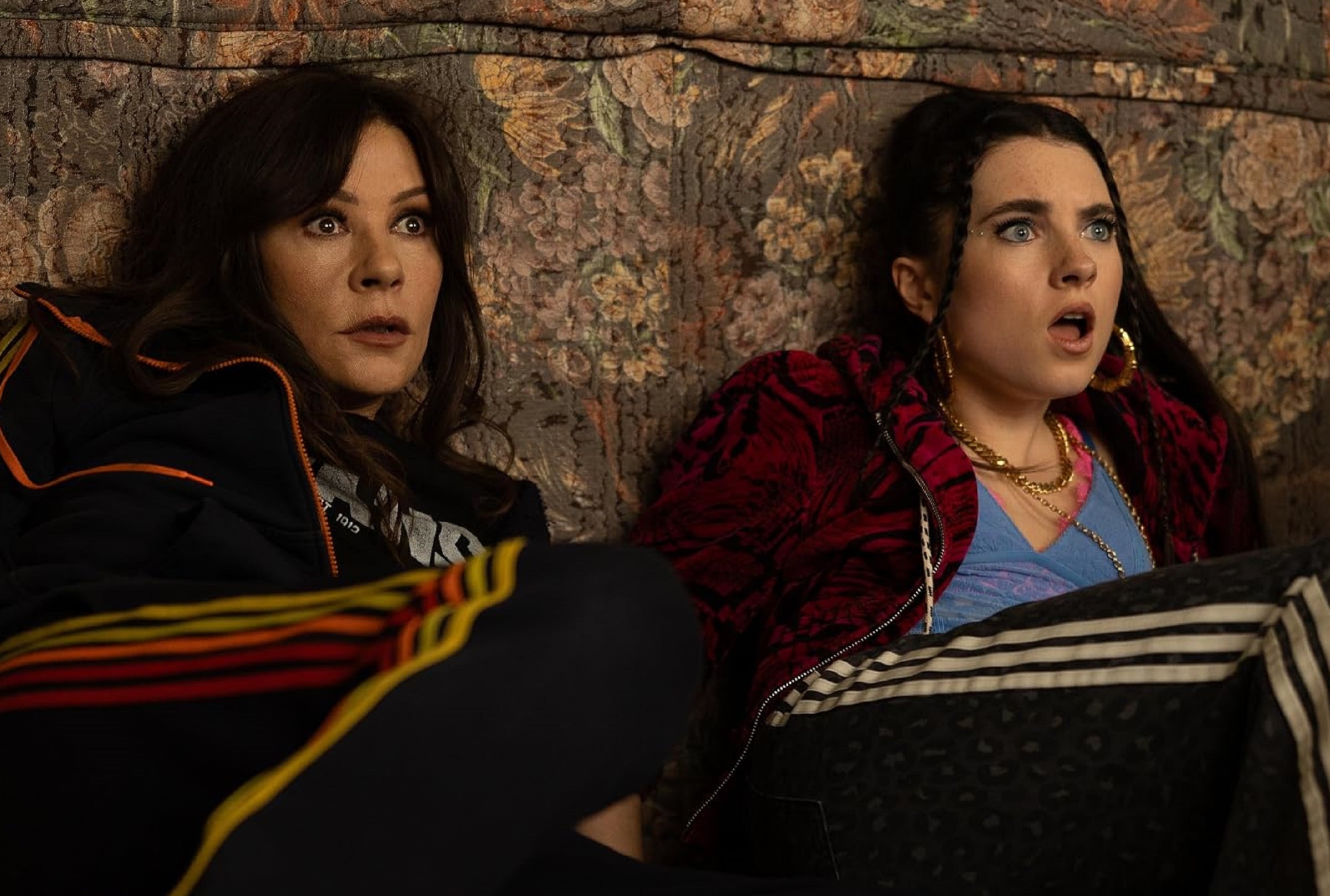 Catherine Zeta-Jones como Jackie Price y Darci Shaw como Gwen en el thriller de acción "Kill Jackie", basada en la novela “The Price You Pay" de Nick Harkaway (Foto: Fremantle/ Steel Springs Pictures/ Amazon MGM Studios)
